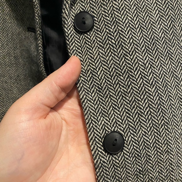 Levine Classics Vintage Herringbone Blazer - Picture 5 of 5